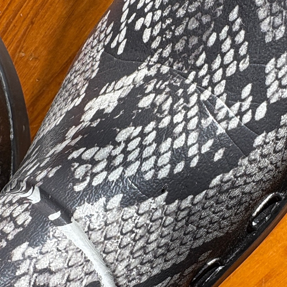 Black & Gray Snake Print Oofos clogs - Picture 4 of 5